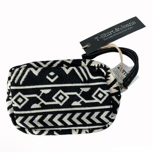 T-Shirt & Jeans Alexis Tribal Mint Zip Pouch Wristlet
